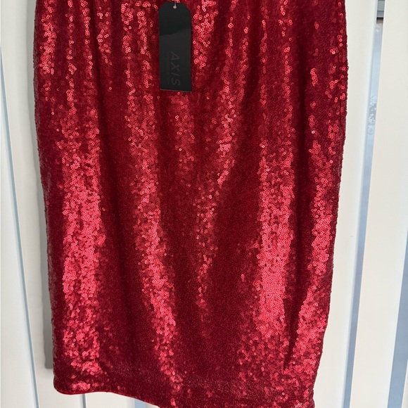 Elegant Red Sequin Pencil Skirt - Picture 11 of 12